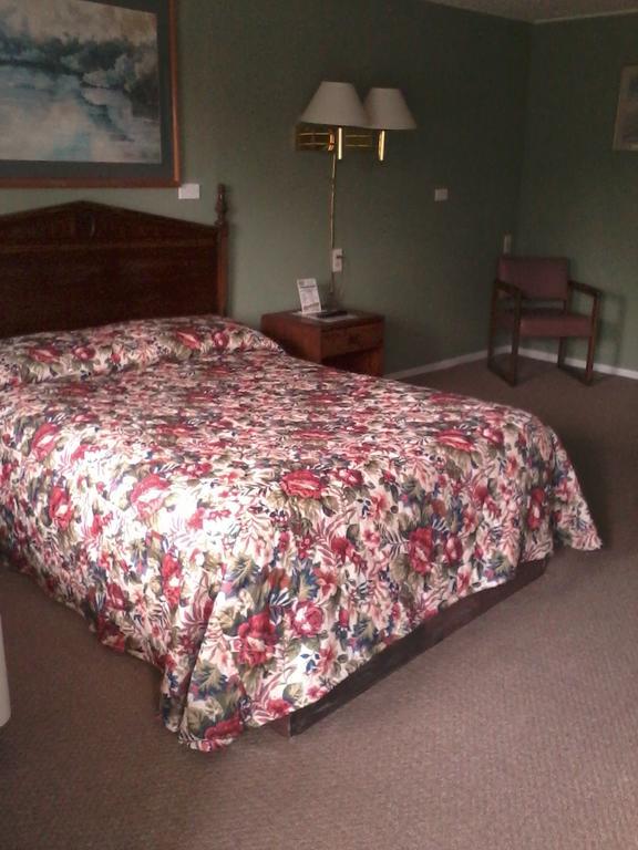 Westwoods Inn & Suites Woodhaven Extérieur photo
