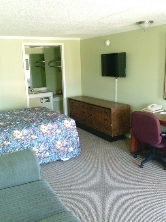 Westwoods Inn & Suites Woodhaven Extérieur photo