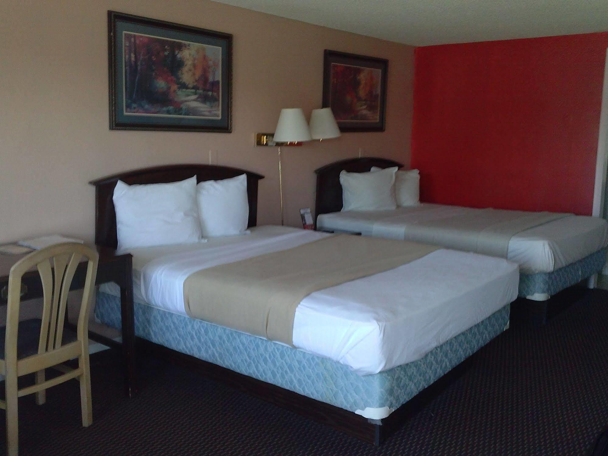 Westwoods Inn & Suites Woodhaven Extérieur photo