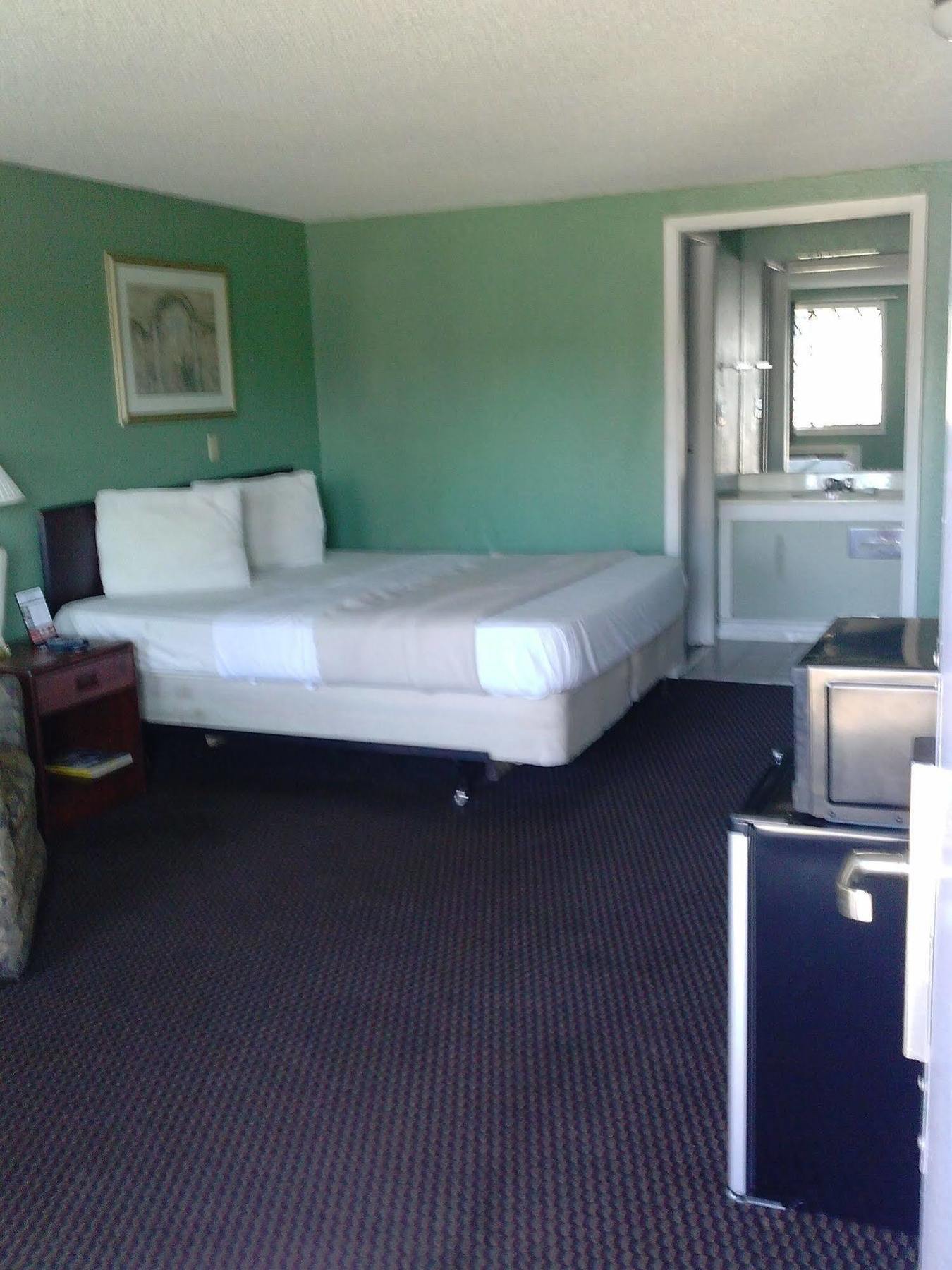 Westwoods Inn & Suites Woodhaven Extérieur photo