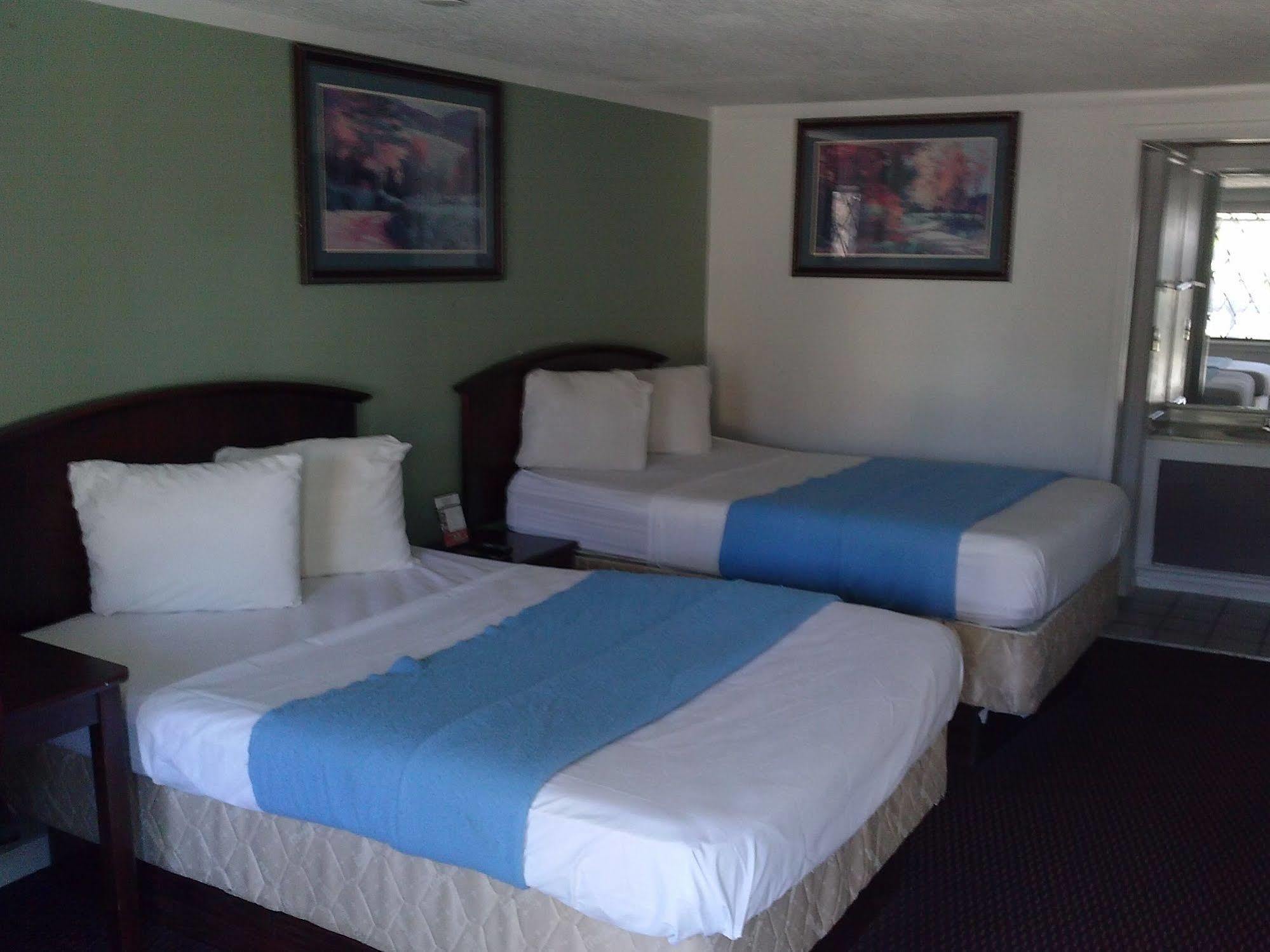 Westwoods Inn & Suites Woodhaven Extérieur photo